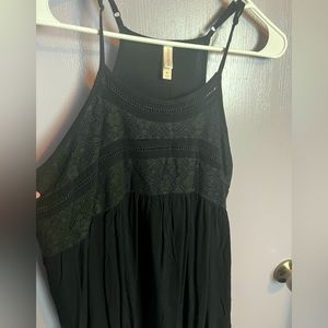 Summer top, black and flowy